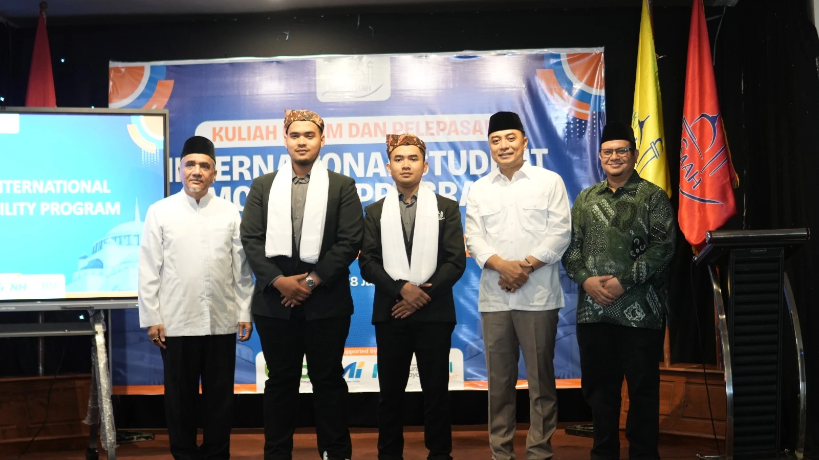 Wali Kota Surabaya Eri Cahyadi Lepas Mahasiswa STIDKI Ar Rahmah Magang ke Luar Negeri: Kebangkitan Dimulai dari Masjid